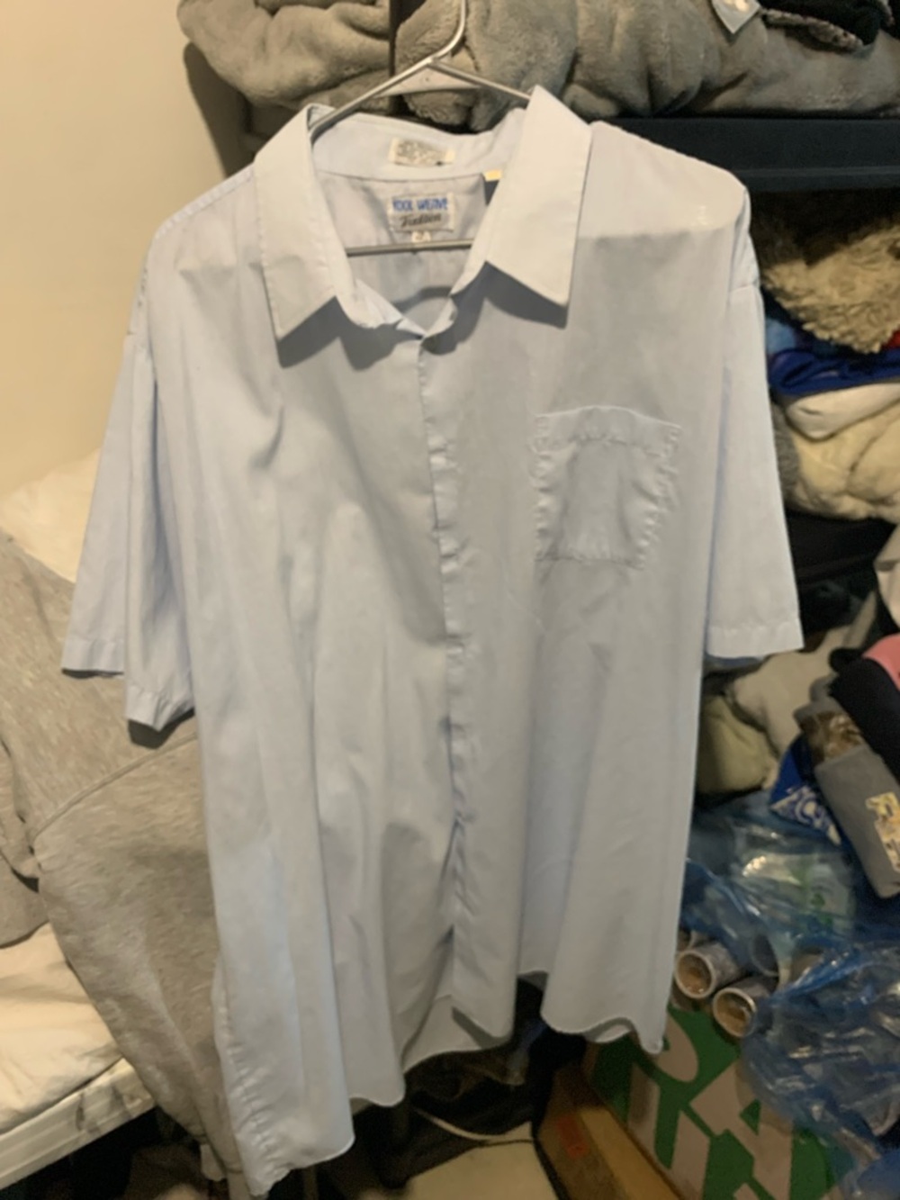 Men's Light Blue Short-Sleeve Dress Shirt with Classic Collar